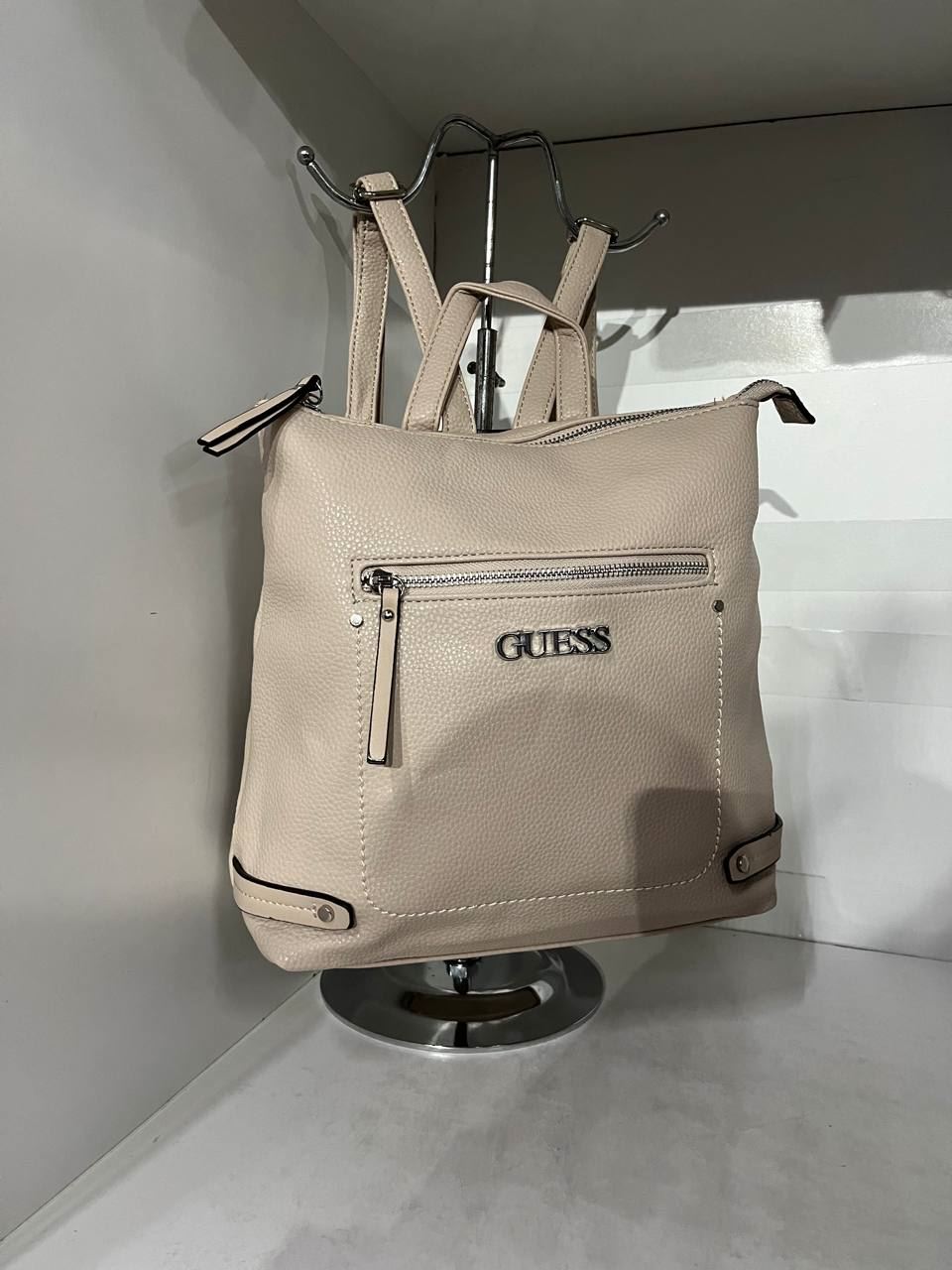 Mochila Guess cuadrada - Imagen 3