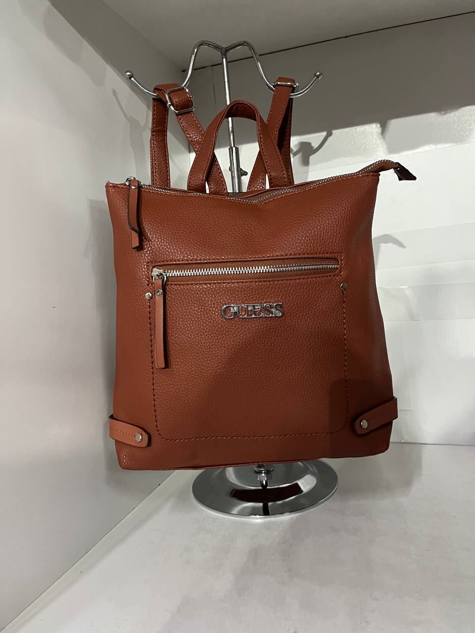 Mochila Guess cuadrada - Imagen 4