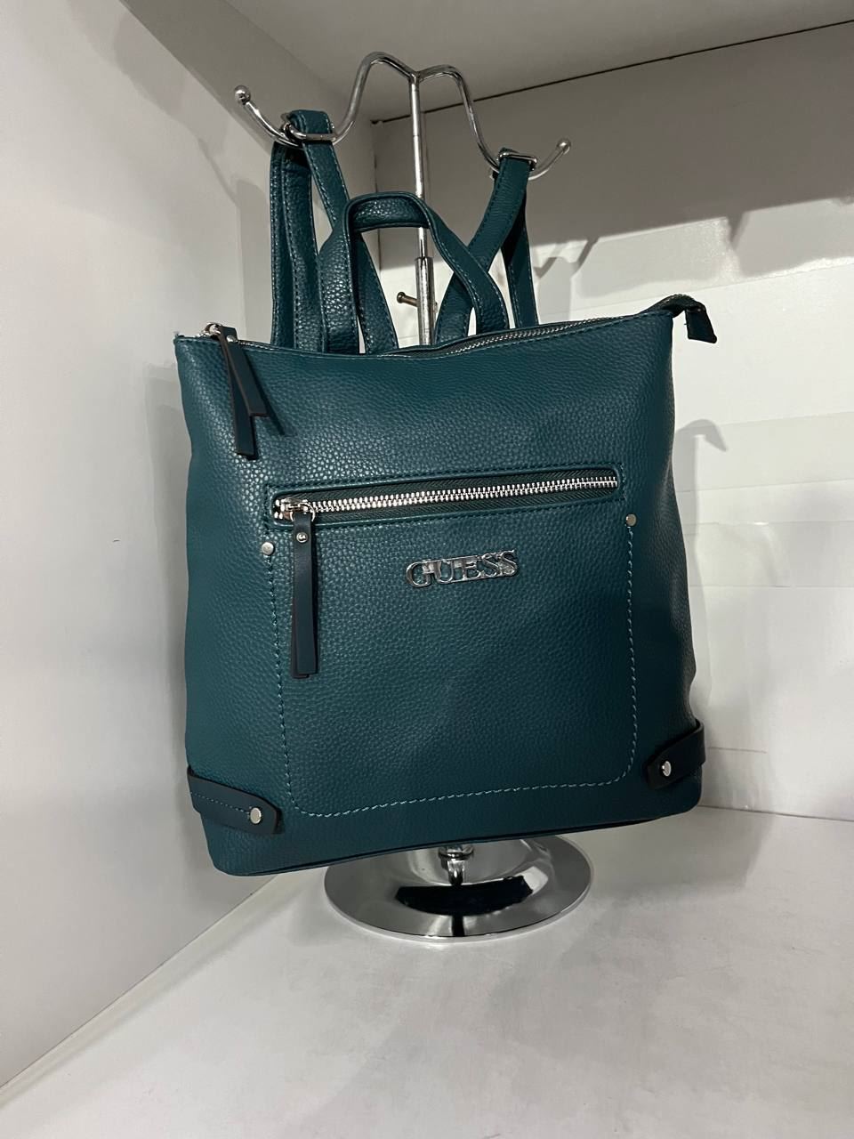 Mochila Guess cuadrada - Imagen 5