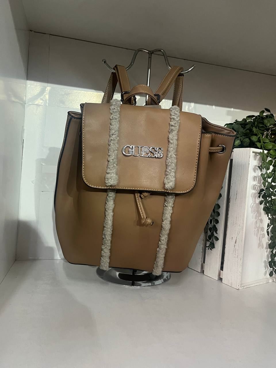 Mochila Guess nueva temporada - Imagen 1