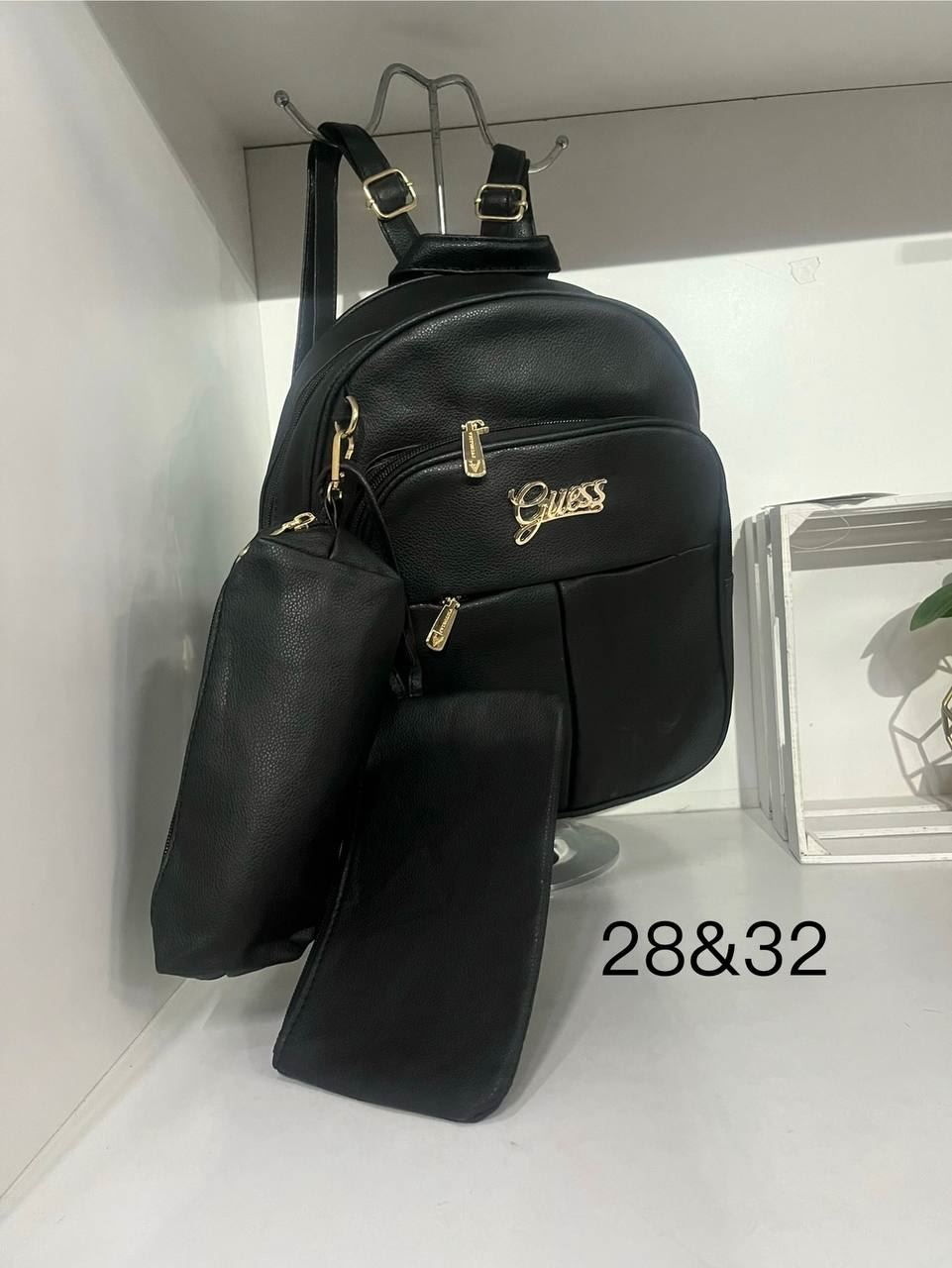 Mochila Guess tres piezas - Imagen 3