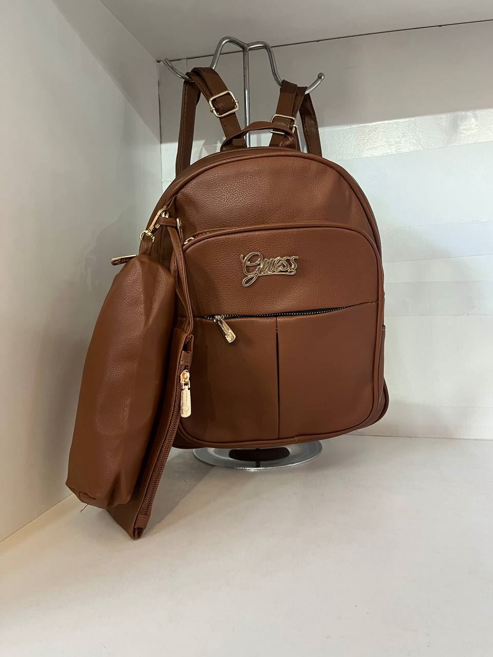 Mochila Guess tres piezas - Imagen 4