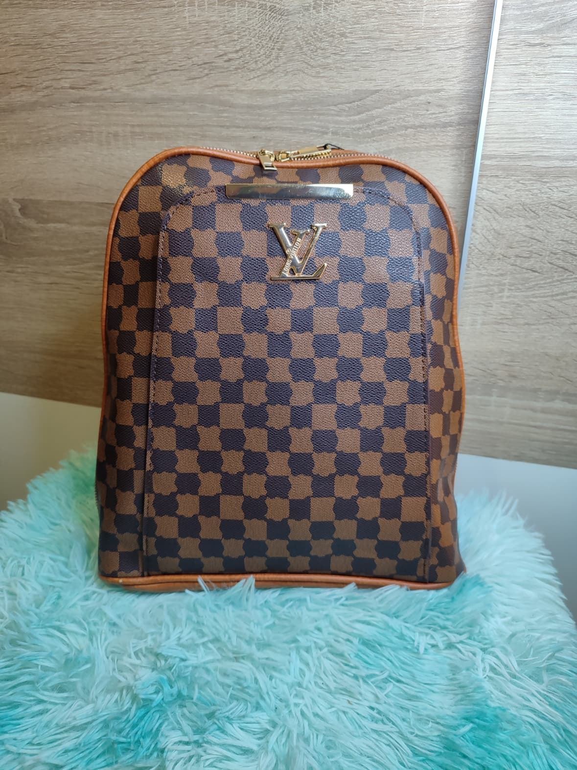 Mochila Louis Vuitton - Imagen 1