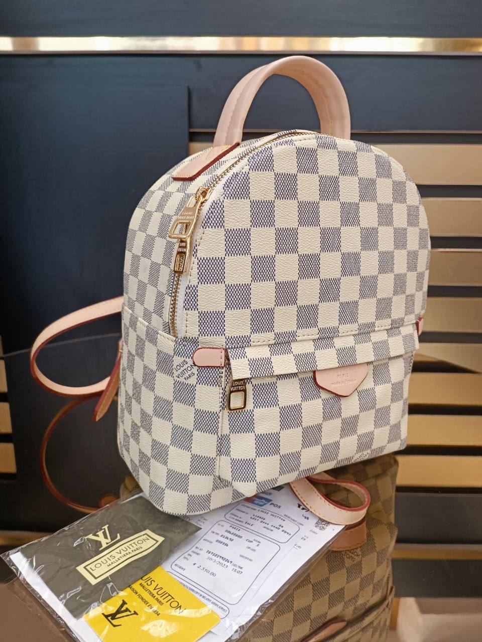 Mochila Louis Vuitton - Imagen 1