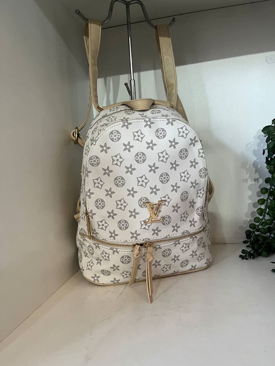Mochila Louis Vuitton - Imagen 1