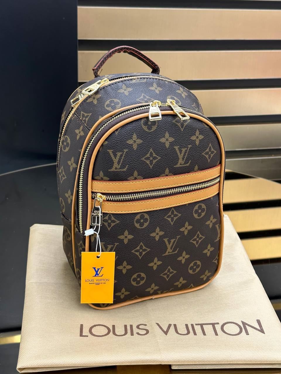 Mochila Louis Vuitton - Imagen 2