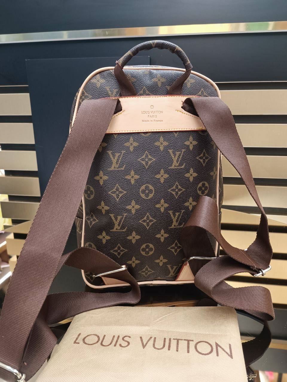 Mochila Louis Vuitton - Imagen 4