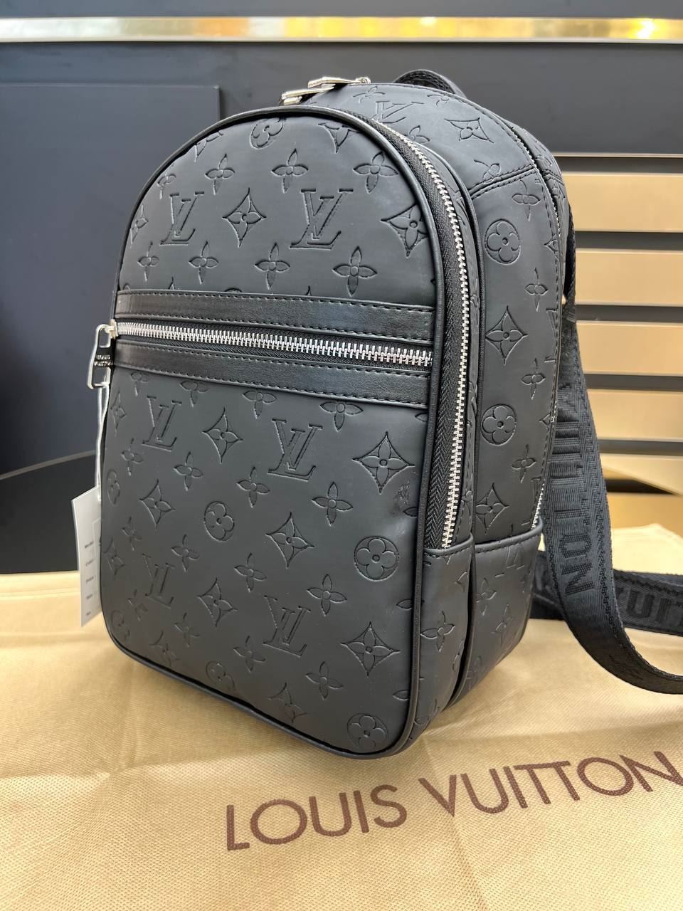Mochila Louis Vuitton - Imagen 5