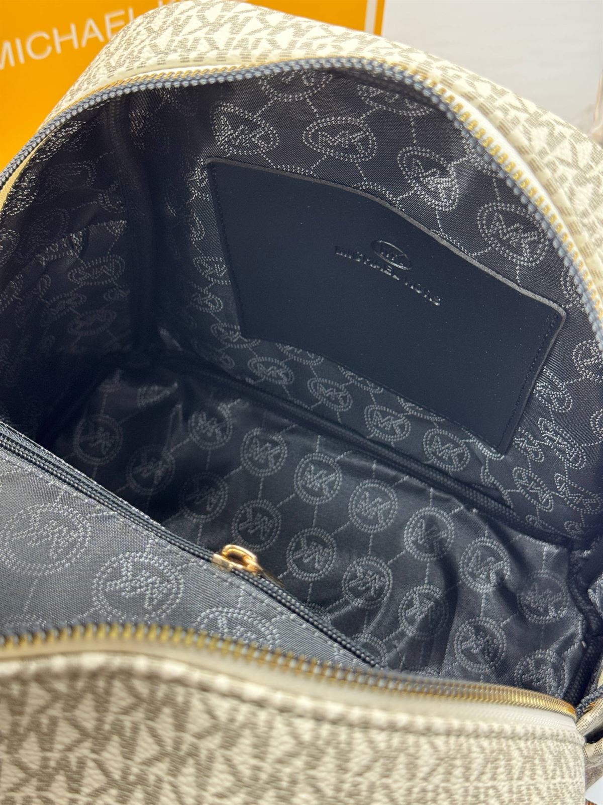 Mochila Michael kors Rhea Medium - Imagen 6