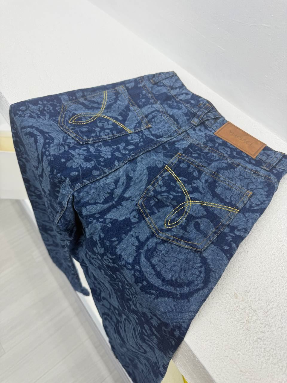 Pantalón vaquero Versace - Imagen 3