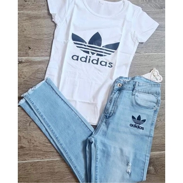 Pantalón vaquero y camiseta - Imagen 1