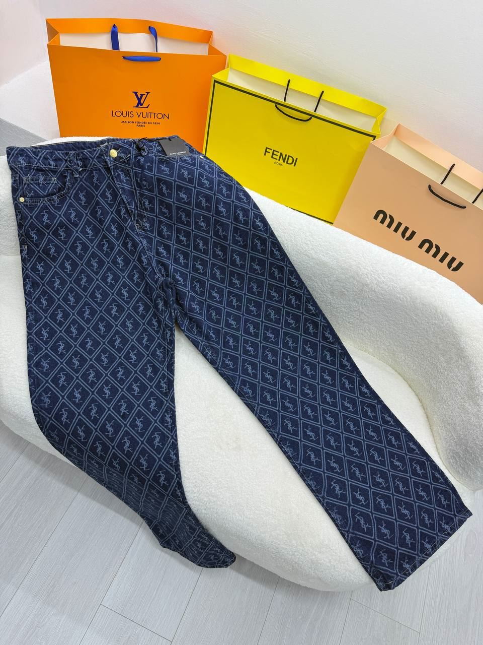 Pantalón vaquero Yves Saint Laurent - Imagen 1