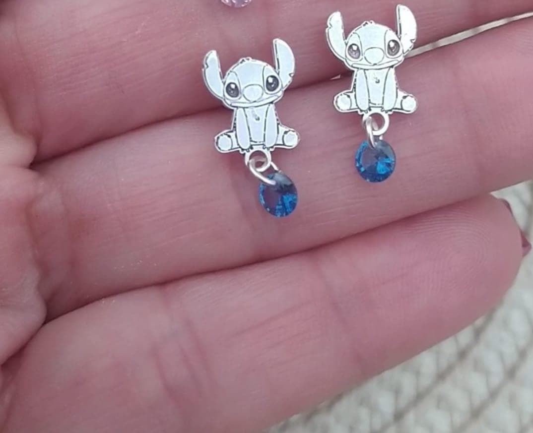 Pendientes Stich con circonita - Imagen 1