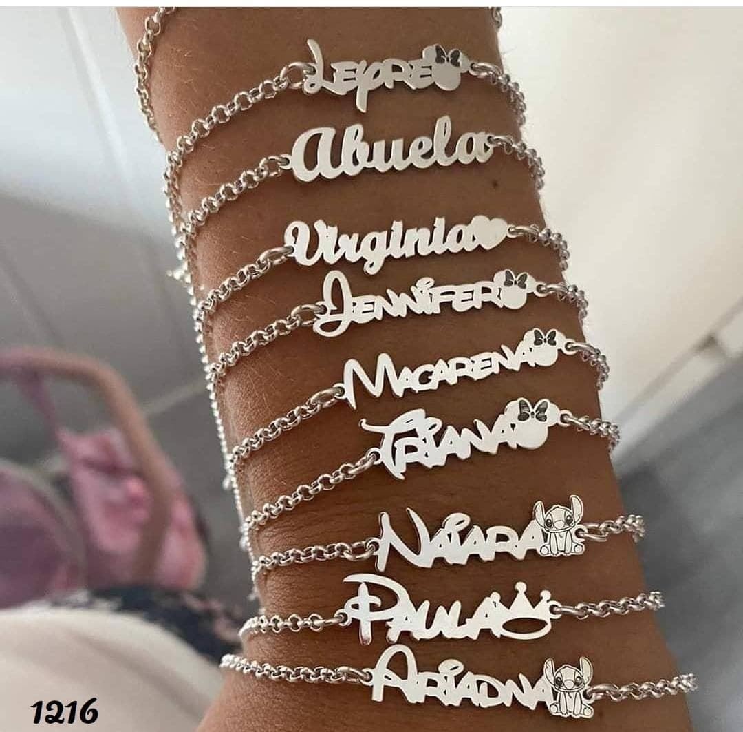 Pulsera personalizada con nombre y emoticono Disney - Imagen 1