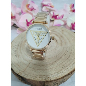Reloj Guess triángulo - Imagen 2