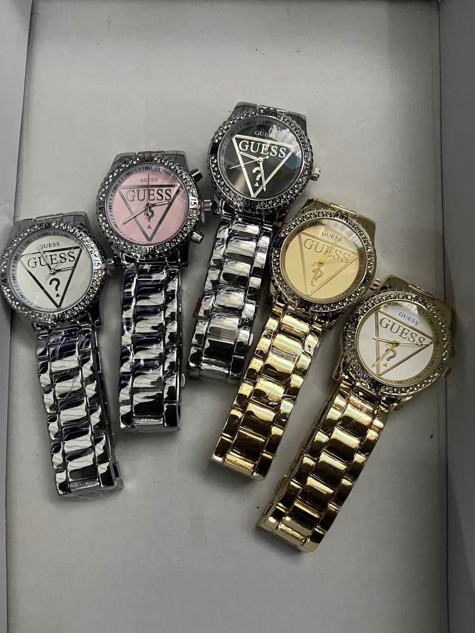 Reloj Guess triángulo - Imagen 1