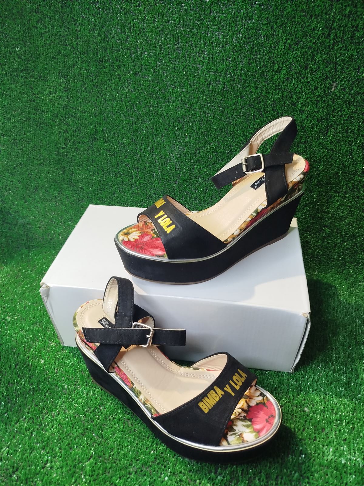 Sandalias de cuña Bimba y Lola - Imagen 1