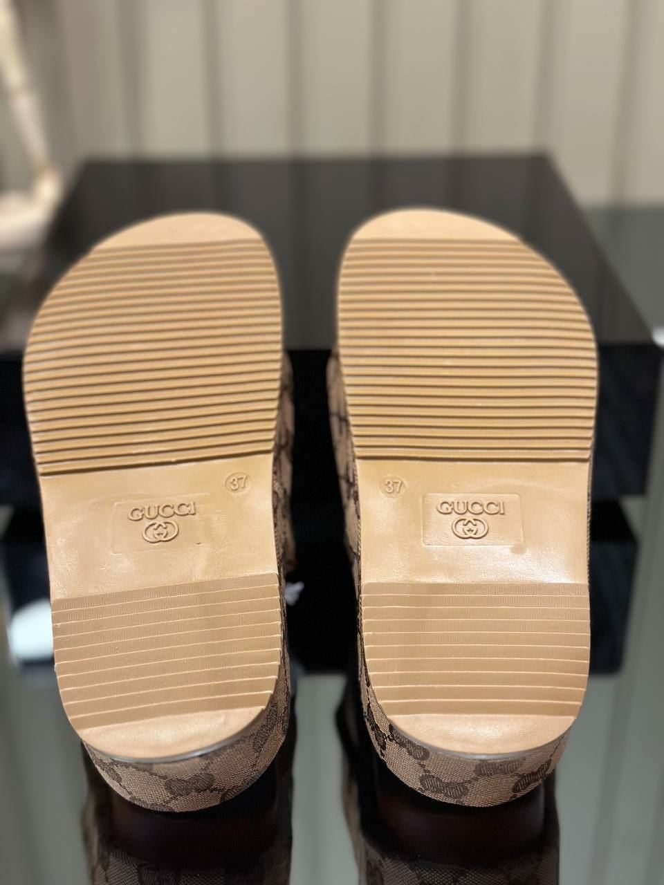 Sandalias Gucci con plataforma - Imagen 3