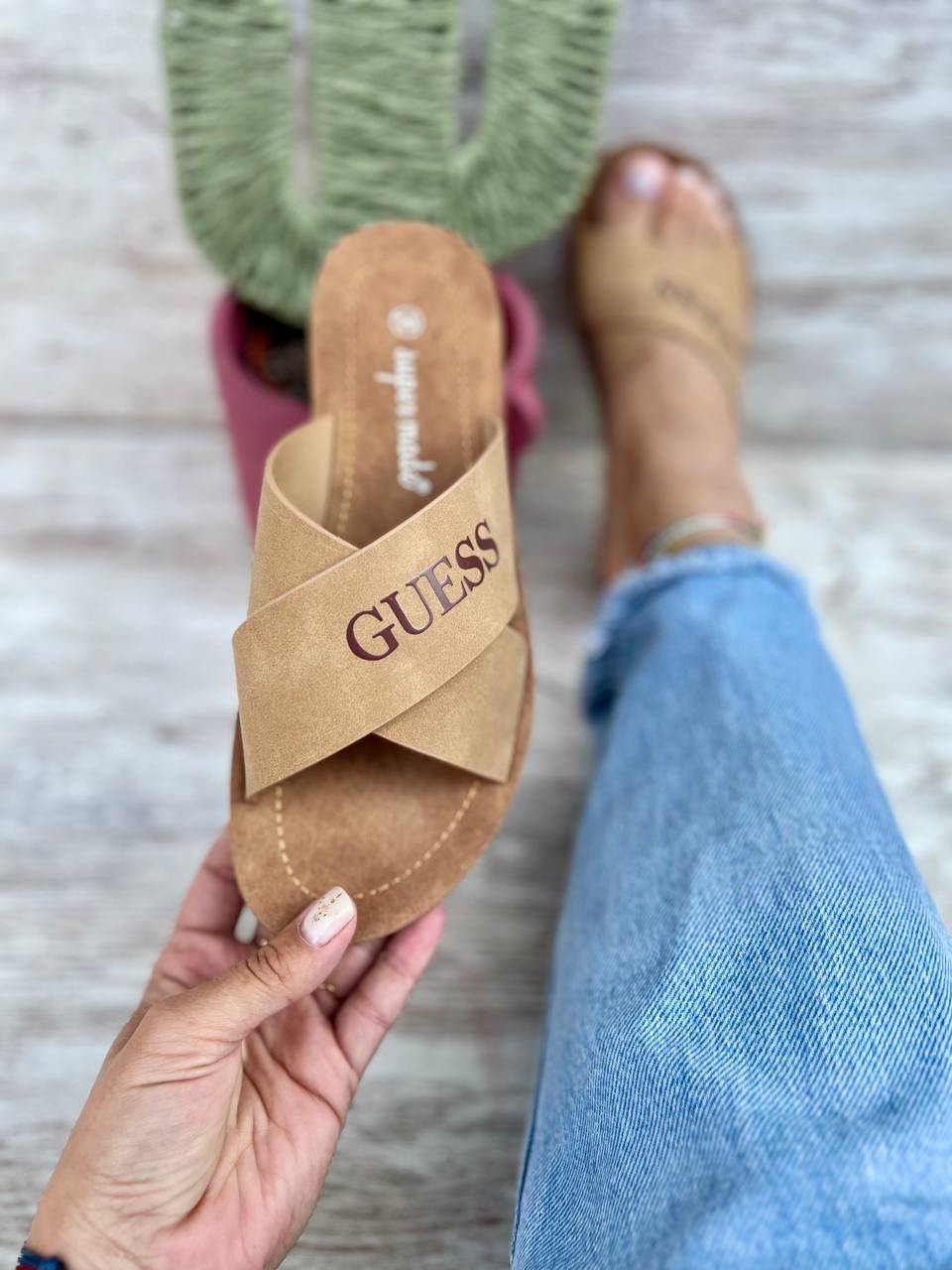 Sandalias Guess cruzadas - Imagen 2