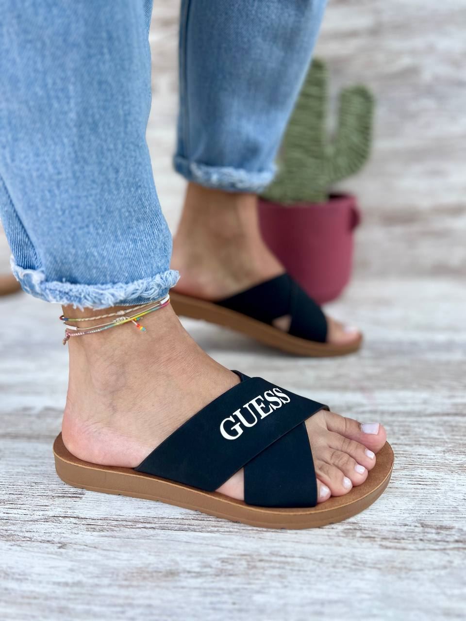 Sandalias Guess cruzadas - Imagen 4