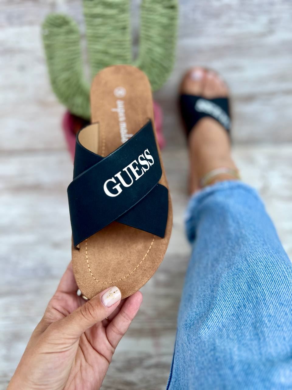 Sandalias Guess cruzadas - Imagen 5
