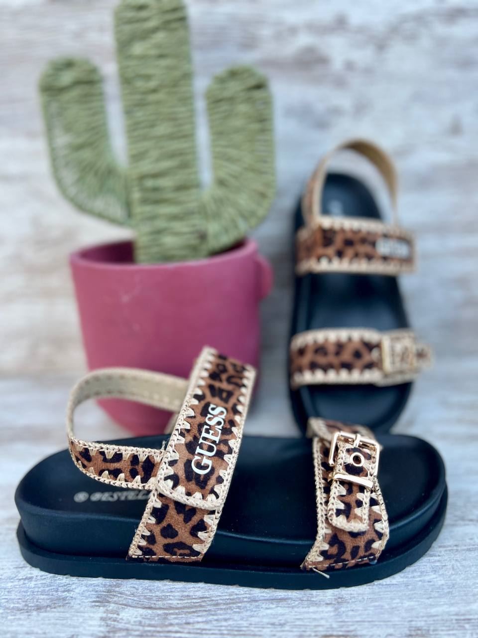 Sandalias Guess novedad - Imagen 1