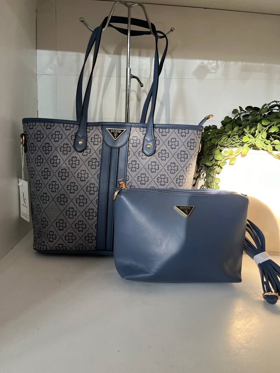 Set de bolso y neceser Guess - Imagen 1