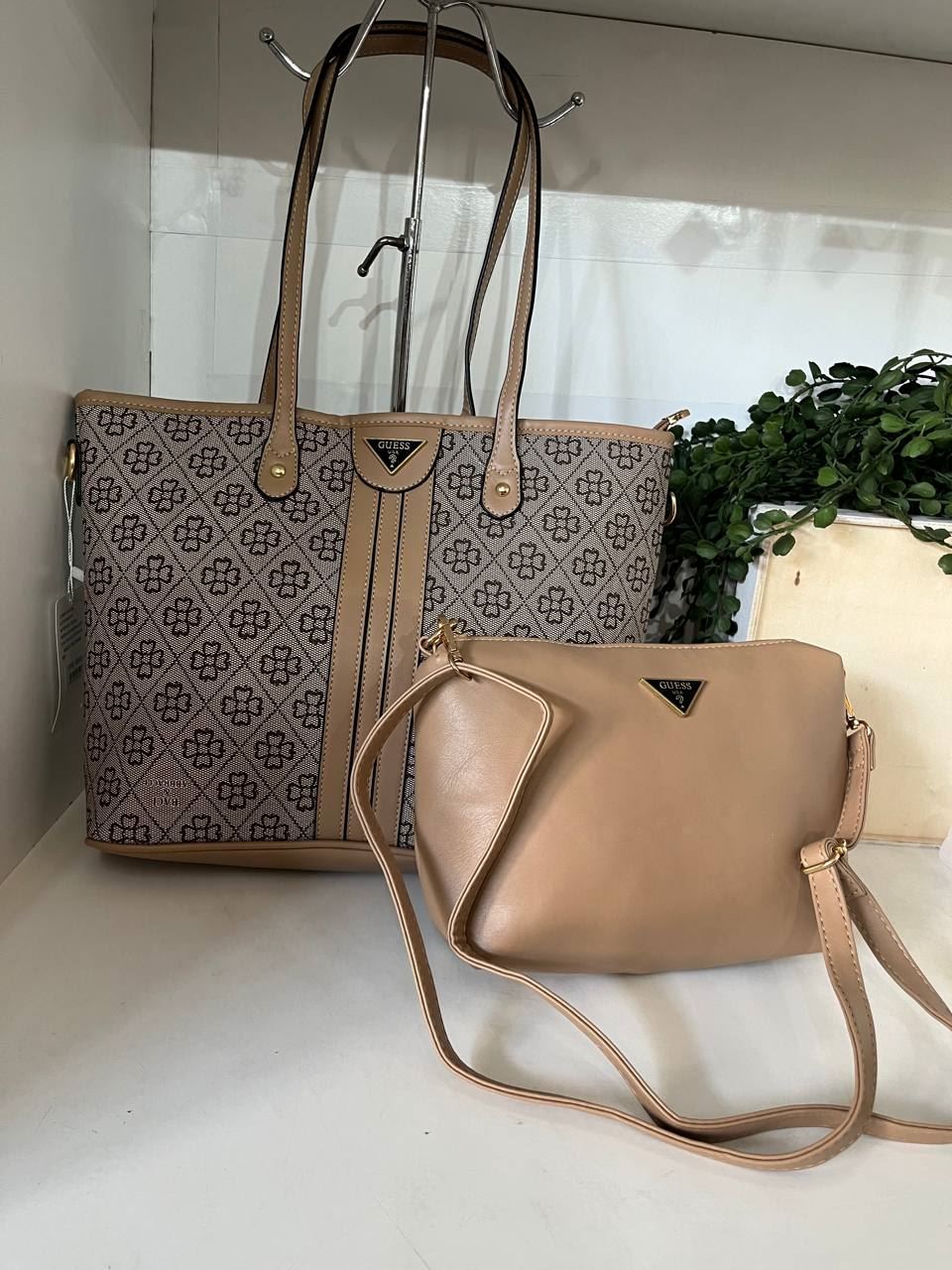 Set de bolso y neceser Guess - Imagen 4