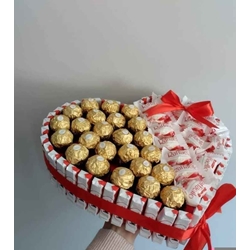 Tarta corazón bombones Ferrero y Raffaelo San Valentín y cumpleaños - Imagen 1