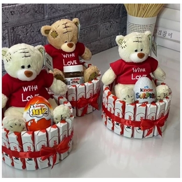 Tarta Kinder mini con osito para san Valentín - Imagen 1