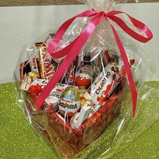 Tarta Kinder San Valentín pareja - Imagen 1