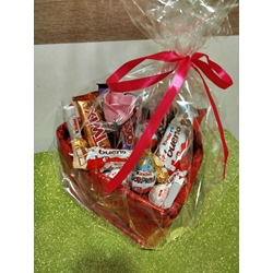 Tarta Kinder San Valentín pareja - Imagen 2