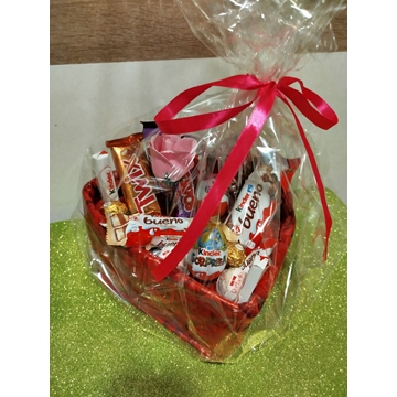 Tarta Kinder San Valentín pareja - Imagen 2