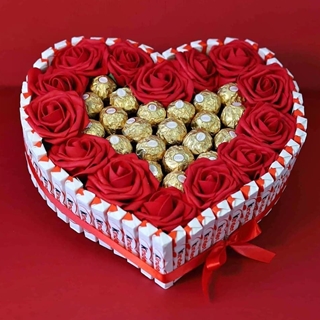 Tarta Kinder San Valentín y bombones Ferrero - Imagen 1