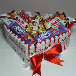 Tarta san valentin Kinder y Milka aniversario - Imagen 1
