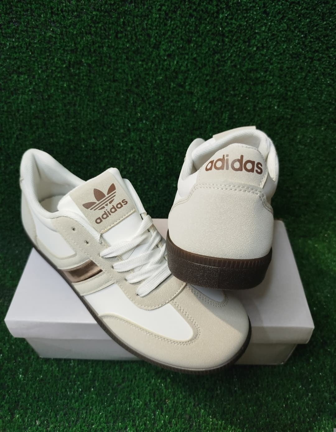 Zapatillas Adidas bronce - Imagen 2