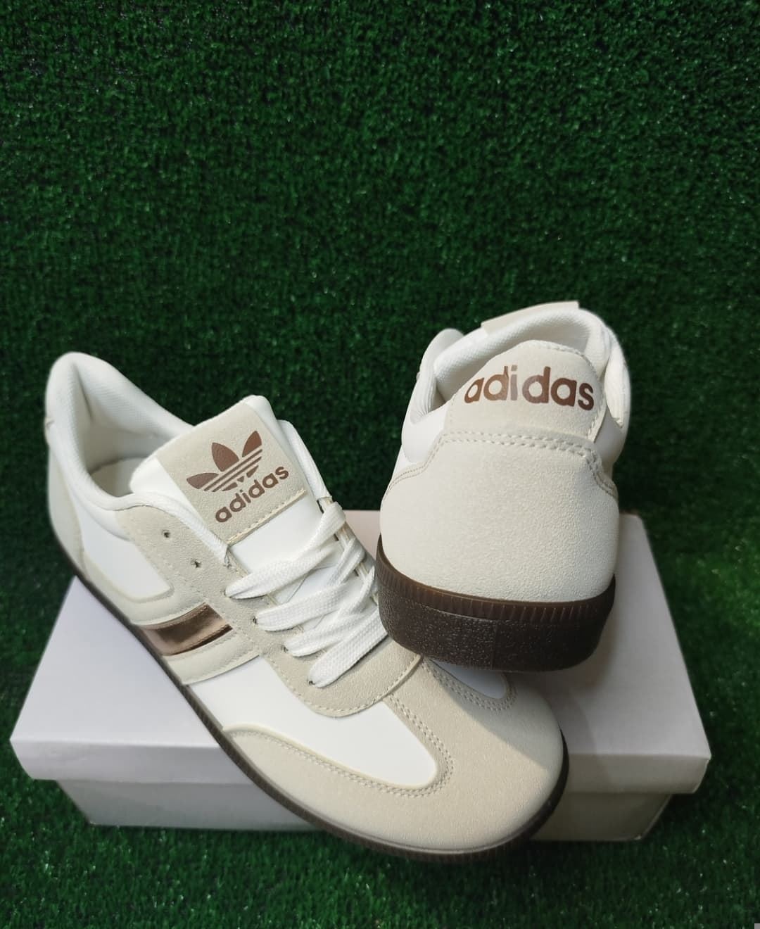 Zapatillas Adidas bronce - Imagen 1