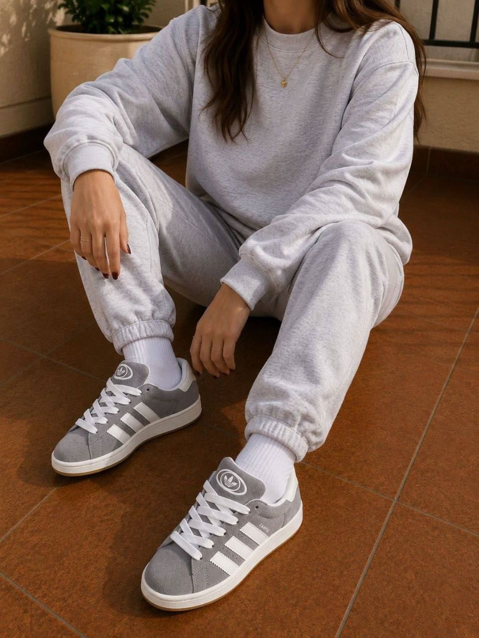 Zapatillas Adidas Campus gris - Imagen 1