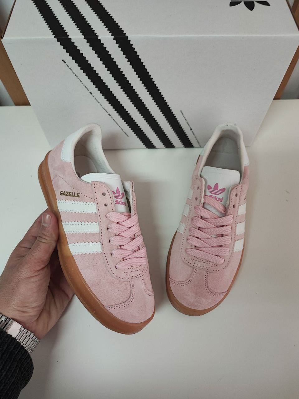 Zapatillas Adidas Gazelle rosas - Imagen 1
