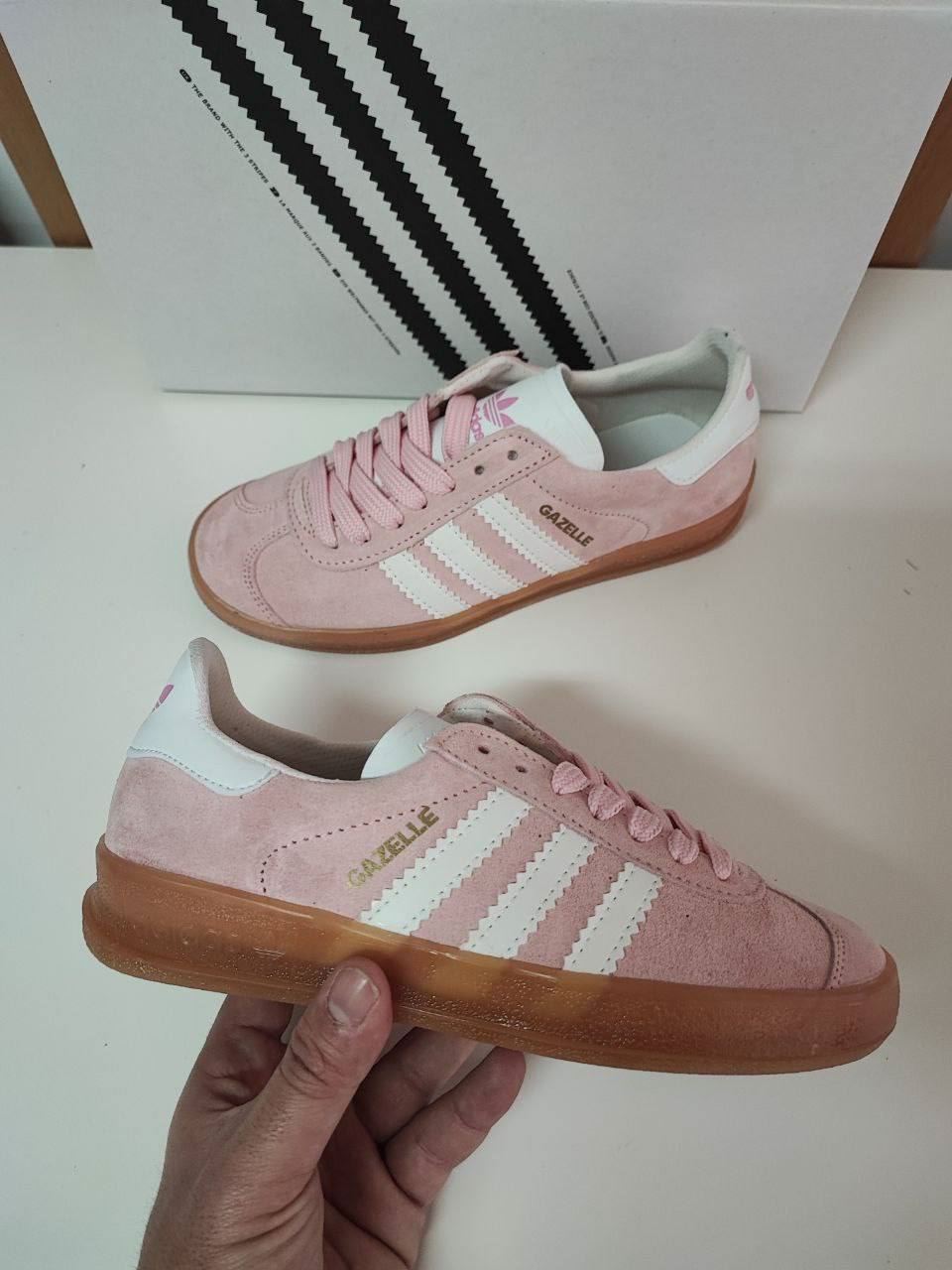 Zapatillas Adidas Gazelle rosas - Imagen 2