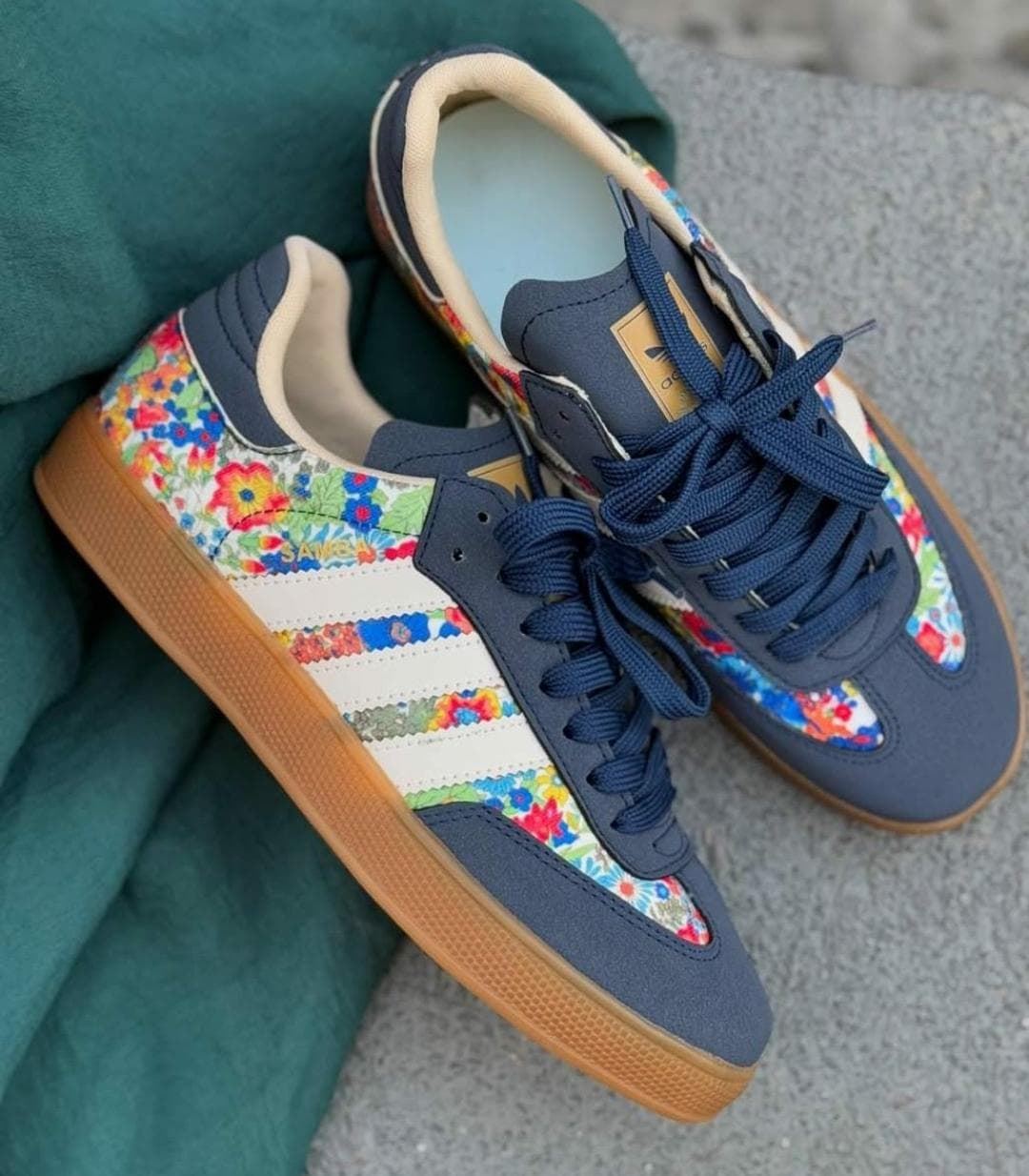 Zapatillas Adidas Samba de flores - Imagen 1