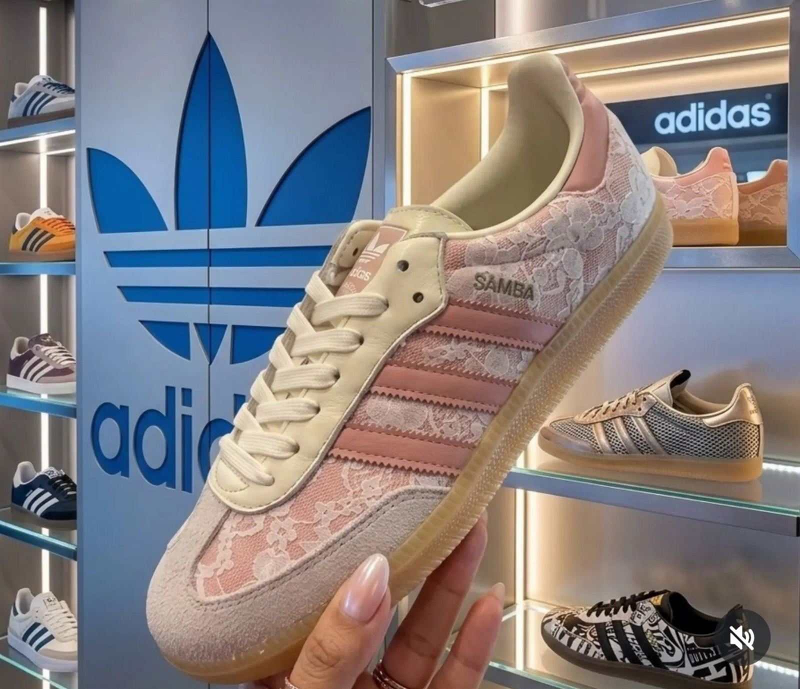 Zapatillas Adidas samba encaje floral - Imagen 2