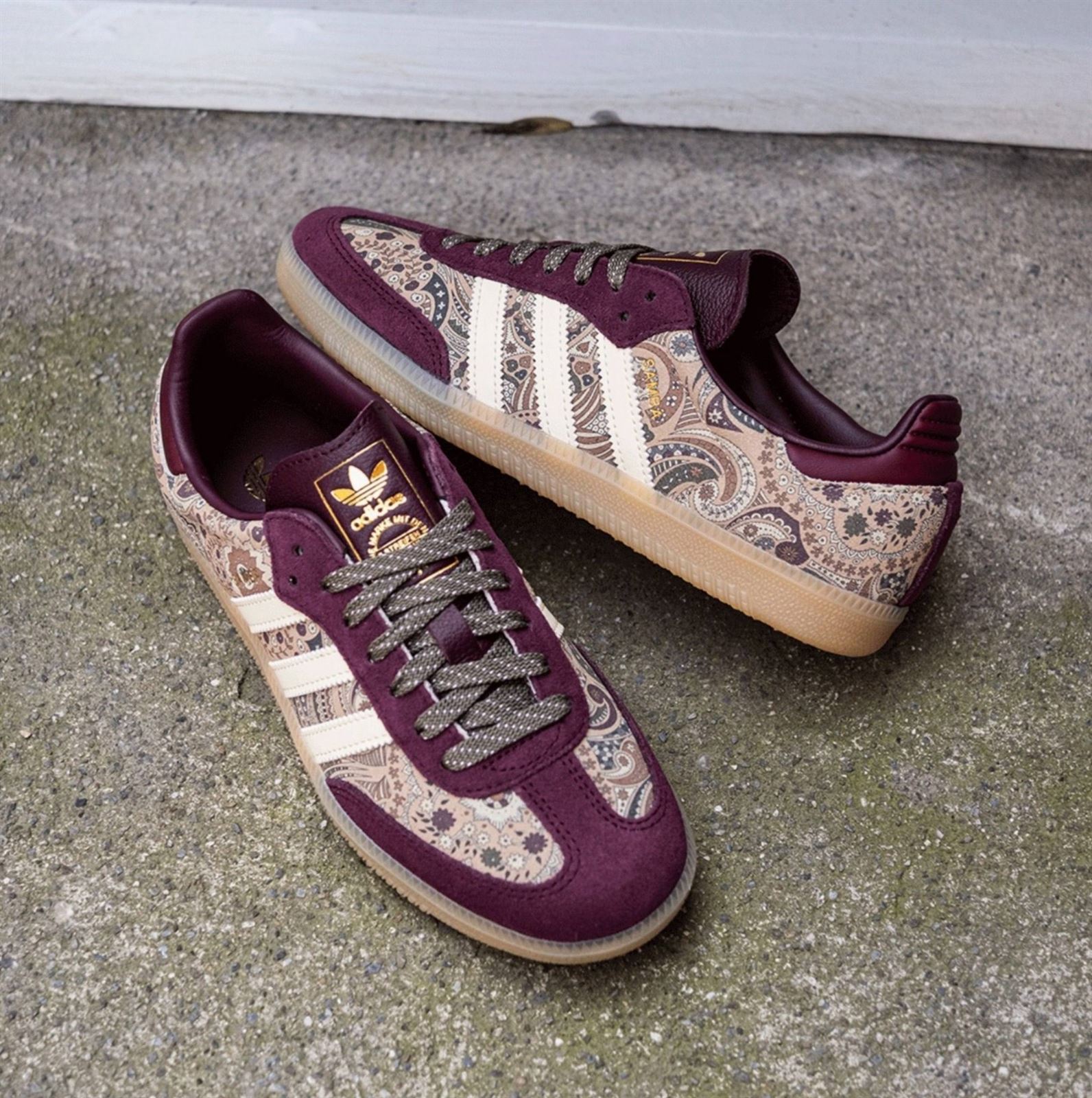Zapatillas Adidas samba encaje floral - Imagen 3