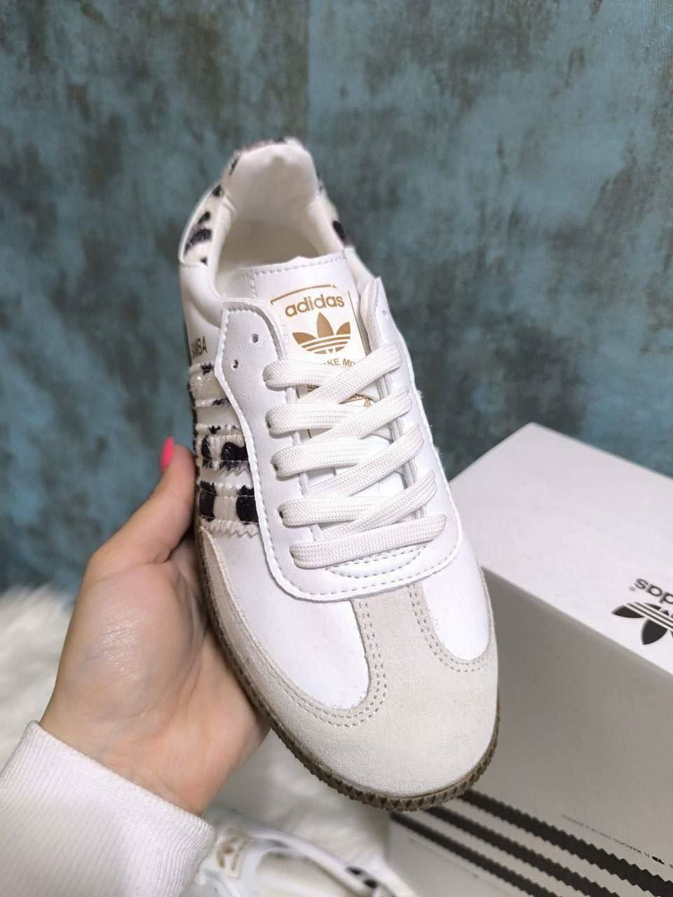 Zapatillas Adidas samba estampado leopardo - Imagen 3