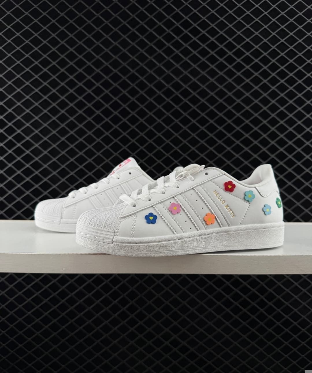 Zapatillas Adidas Superstar Hello Kitty - Imagen 1