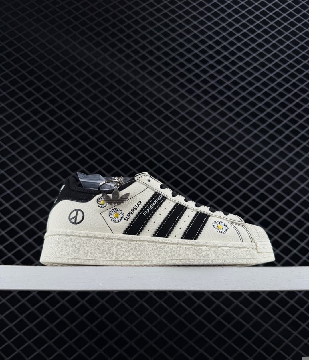 Zapatillas Adidas Superstar Kaws - Imagen 1