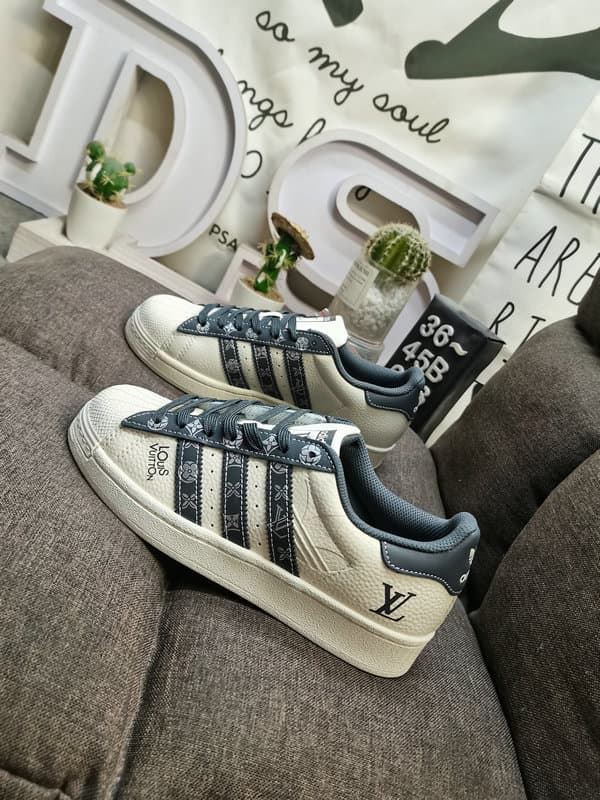 Zapatillas Adidas Superstar Louis Vuitton - Imagen 2