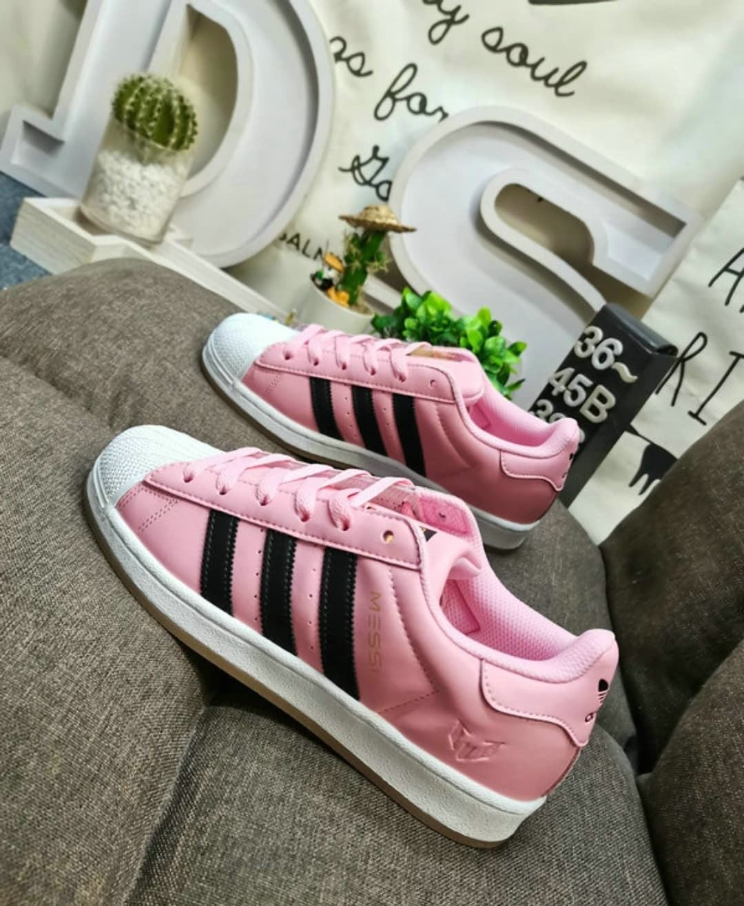 Zapatillas Adidas Superstar Messi - Imagen 1