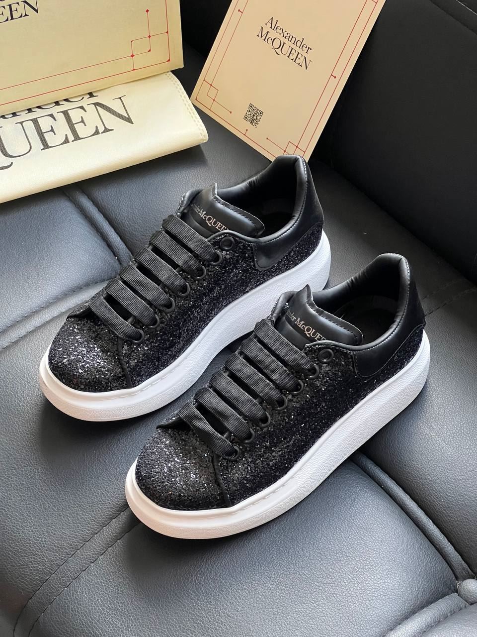 Zapatillas Alexander McQueen purpurina - Imagen 1