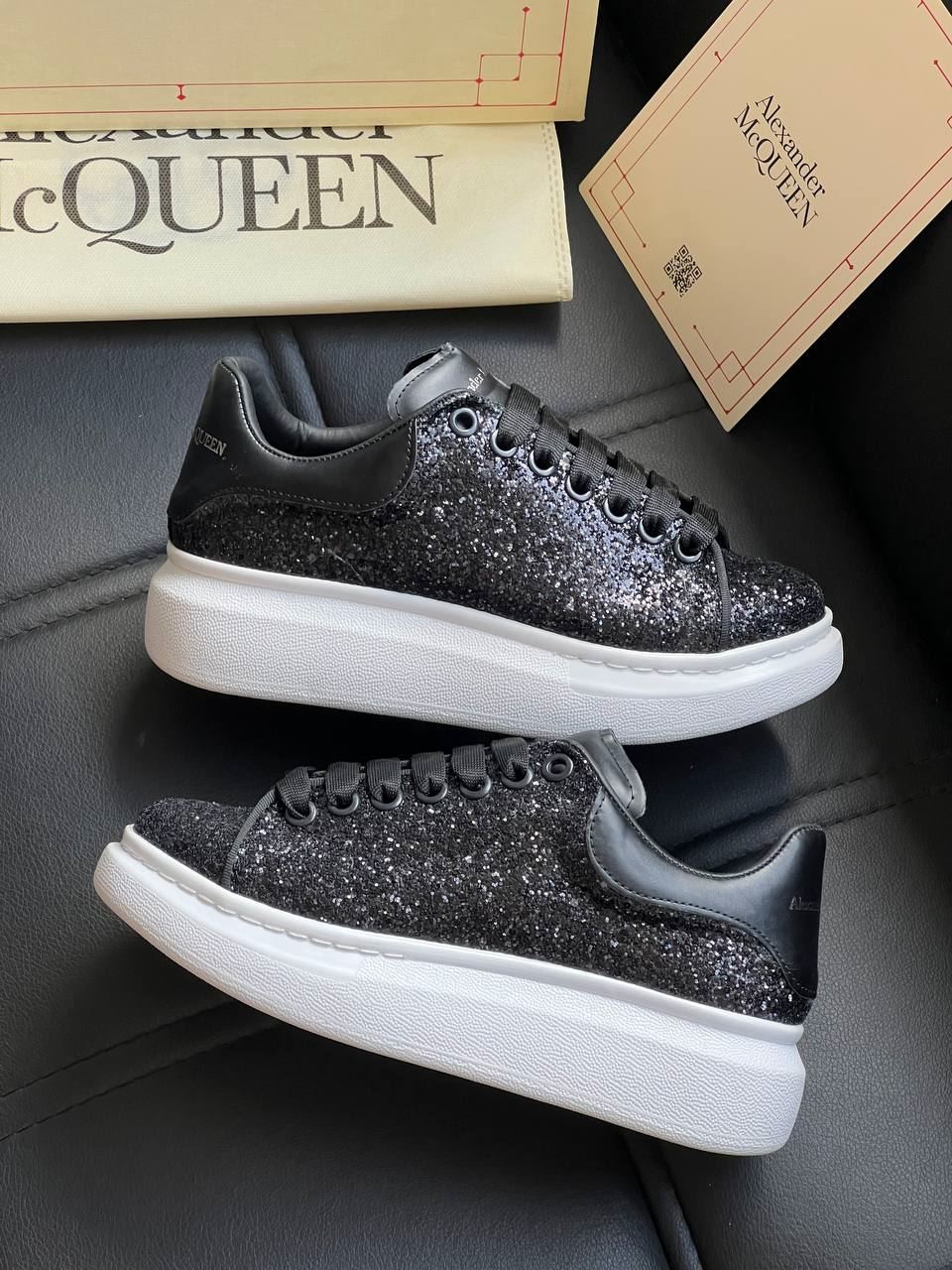 Zapatillas Alexander McQueen purpurina - Imagen 2